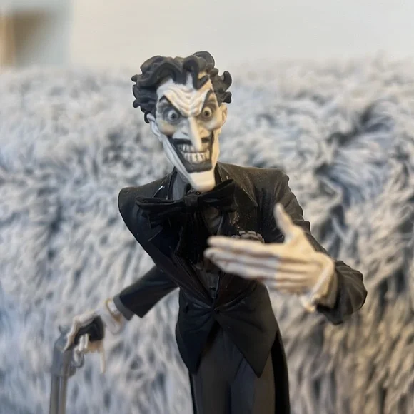 Joker Jim Lee black and white statue - Picture 7 of 8